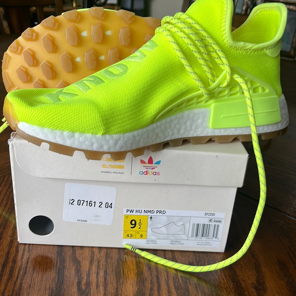 Adidas Pharrell Williams Neón gym shoes
